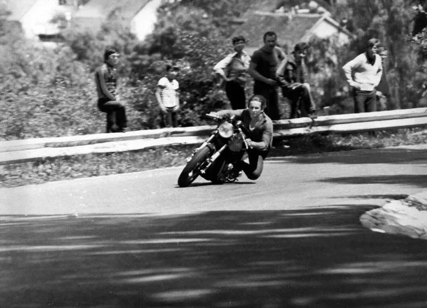 Igor Akrapovič με μοτοσικλέτα στο κάστρο της Λιουμπλιάνας, αγωνιστική εποχή